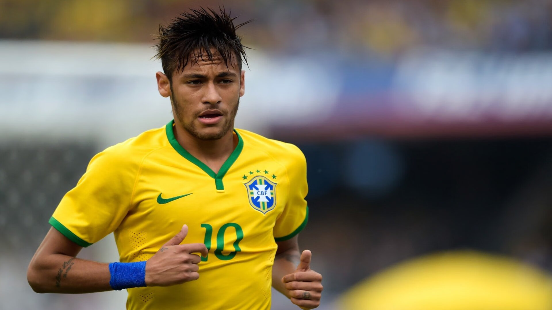 库兹马诺维奇在巴黎奥运会手球比赛中多次扑救关键球，库兹马首发